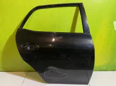 Дверь задняя правая Toyota Auris E15 6700302250