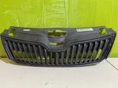 Решетка радиатора Skoda Rapid 5JA853668