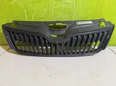 Решетка радиатора Skoda Rapid 5JA853668
