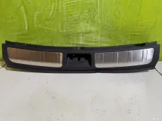 Обшивка замка багажника Geely Atlas Pro 6600003585