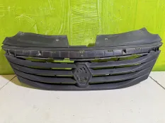 Решетка радиатора Renault Logan 8200752748