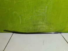 Накладка стекла переднего левого Toyota Camry V70