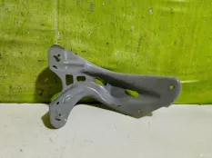 Кронштейн крыла правый VW Golf 5 1K5821138