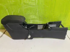 Подлокотник Mitsubishi Lancer 10 8011A219ZZ
