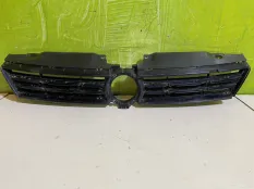 Решетка радиатора Volkswagen Jetta 6 5C6853653