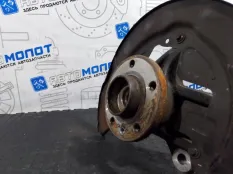 Кулак поворотный передний правый Volvo XC60 DZ47