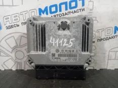 Блок управления двигателем Volkswagen Golf 5K1 CAX