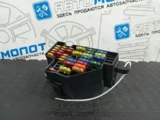 Блок предохранителей салонный Volkswagen Passat B6
