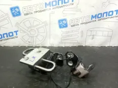 Петли дверные задние левые Volkswagen Golf 5K1 CAX