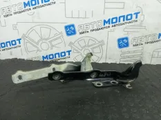 Петля капота Volkswagen Scirocco 137 CAW 2009
