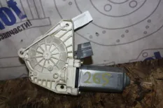 Моторчик стеклоочистителя передний Mercedes-Benz