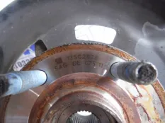 Ступица передняя левая Chevrolet Cruze J300