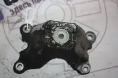 Кронштейн двигателя левый Audi A6 III 4F2 CCA