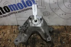 Кронштейн двигателя левый Audi A6 III 4F2 CCA