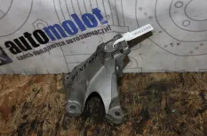 Кронштейн двигателя правый Audi A6 III 4F2 CCA