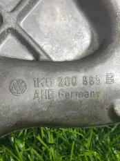 Кронштейн компрессора кондиционера Volkswagen
