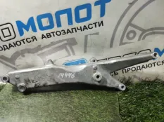 Кронштейн ролика-натяжителя руч. ремня Volvo S80 2