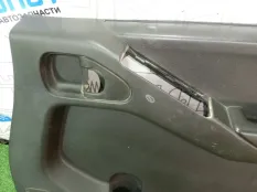 Обшивка двери передней правой Nissan Navara D40