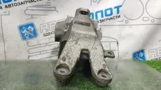 Кронштейн двигателя правый Audi A4 B8 CDH