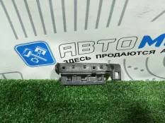 Кронштейн переднего бампера правый Audi A6 Avant