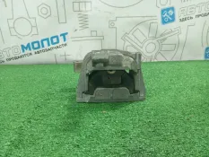 Подушка двигателя Volkswagen Tiguan 5N1 CAW