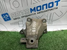 Кронштейн двигателя правый Audi A6 CCE