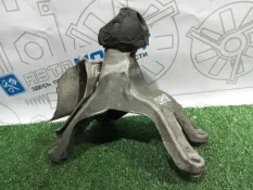 Кронштейн двигателя правый Audi A4 B8 CDH