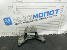 Кронштейн опоры двигателя правый Toyota Land