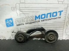 Кронштейн натяжного ролика Toyota Land Cruiser 200