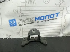 Кронштейн двигателя правый Toyota Land Cruiser 200