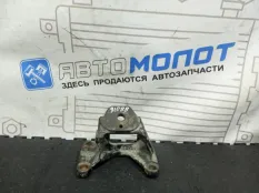 Кронштейн двигателя левый Toyota Land Cruiser 200