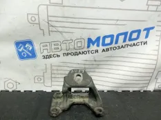 Кронштейн двигателя левый Toyota Land Cruiser 200