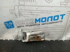 Петля двери передняя правая Lincoln Town Car 1