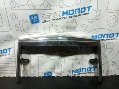 Молдинг решетки радиатора Lincoln Town Car 1