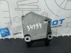 Кронштейн правый Opel CORSA-C Z12XEP