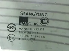 Стекло двери передней правой SsangYong Rexton 1