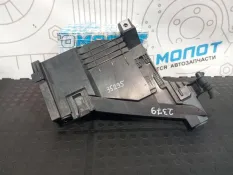 Кронштейн фары правый Audi A5 8TA CDNC 2010