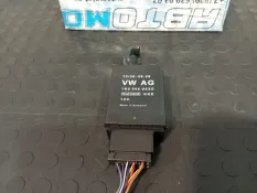 Блок управления бензонасосом Volkswagen Golf 5K1