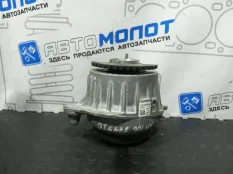 Подушка двигателя передняя левая Mercedes-Benz