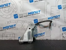 Кронштейн двигателя правый Volkswagen Touareg NF