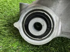 Кулак Porsche Cayenne