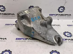 Кронштейн двигателя правый Mercedes-Benz E W213