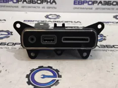 Разъем AUX / USB Maserati Levante M161 2019