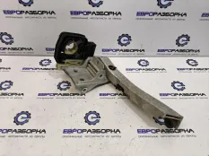 Кронштейн (крепление) радиатора правый BMW F06