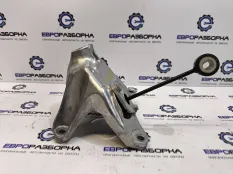 Кронштейн двигателя левый Audi Q7 4M 2-й рест. 4M