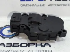 Моторчик заслонки печки Bentley Bentayga рест. 4V1