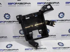 Кронштейн (крепление) правый Bentley 3 3SD807440
