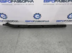 Кронштейн крепления порога правый Bentley 3