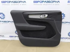 Обшивка двери передней левой Volvo XC40 2020