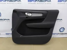 Обшивка двери передней правой Volvo XC40 2020